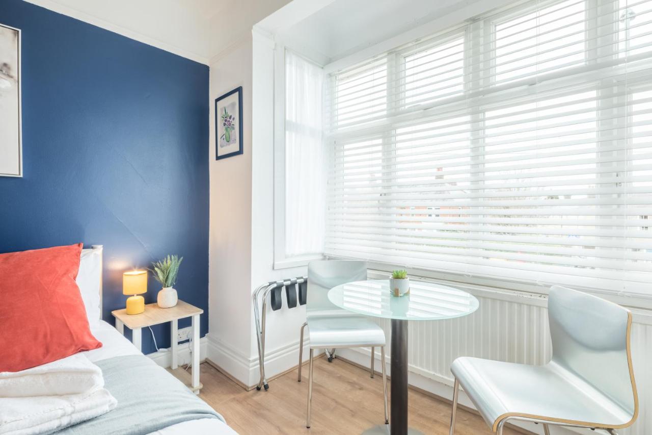 Private Room 4 With Kitchenette By Cb Stays No Minimum Stays CBG Exterior foto