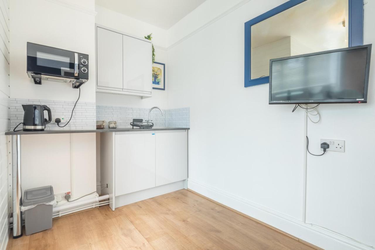 Private Room 4 With Kitchenette By Cb Stays No Minimum Stays CBG Exterior foto